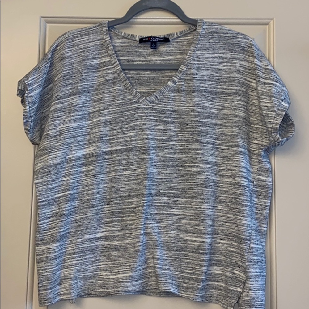 One Clothing Gray Shirt Women’s Small